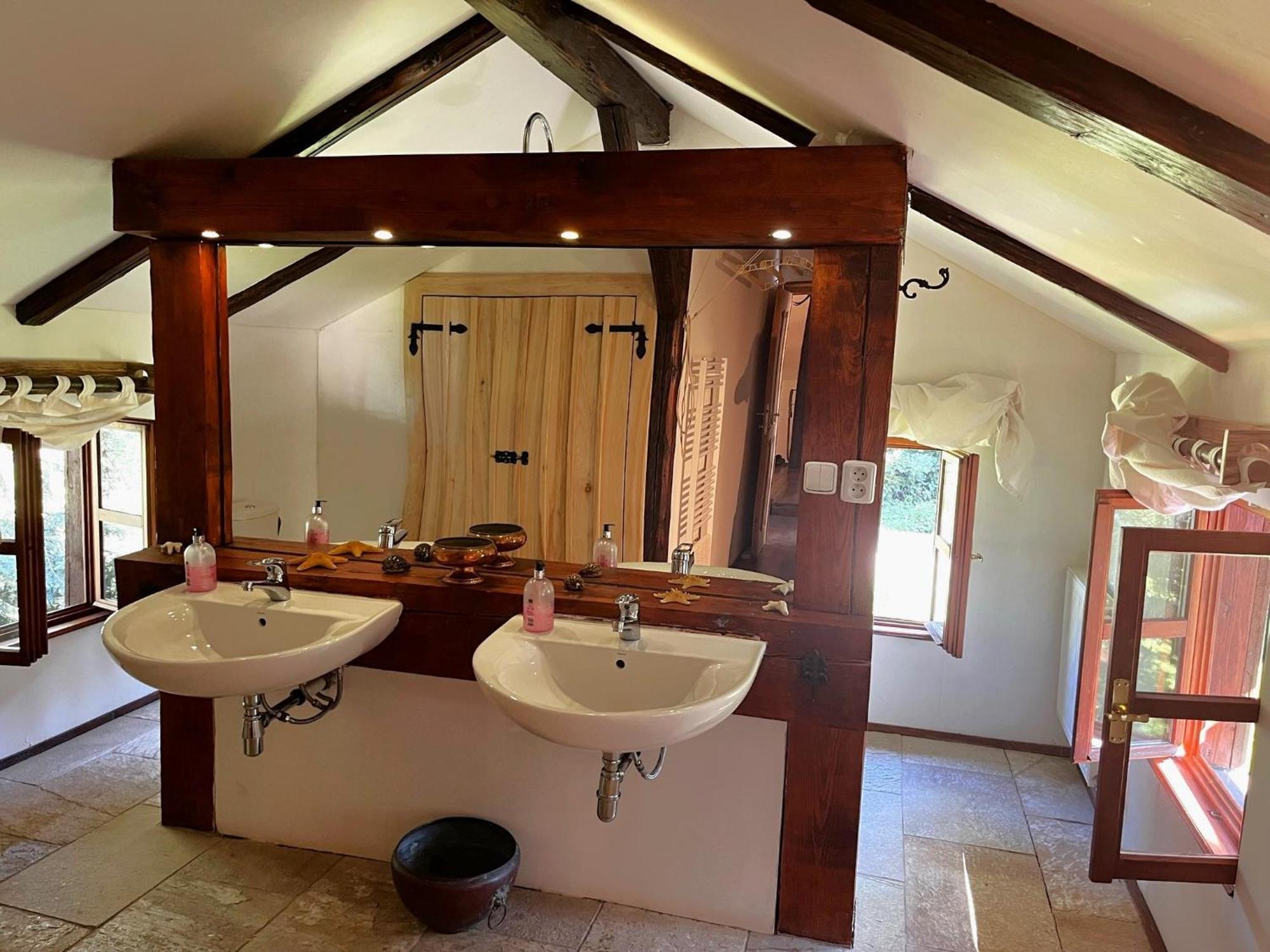 Holiday home Dum U Dvou Lip / The Two Lime Trees *